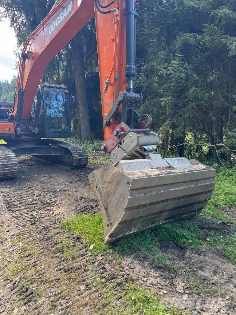 Doosan DX 225 LC-7 Pásové rýpadlá