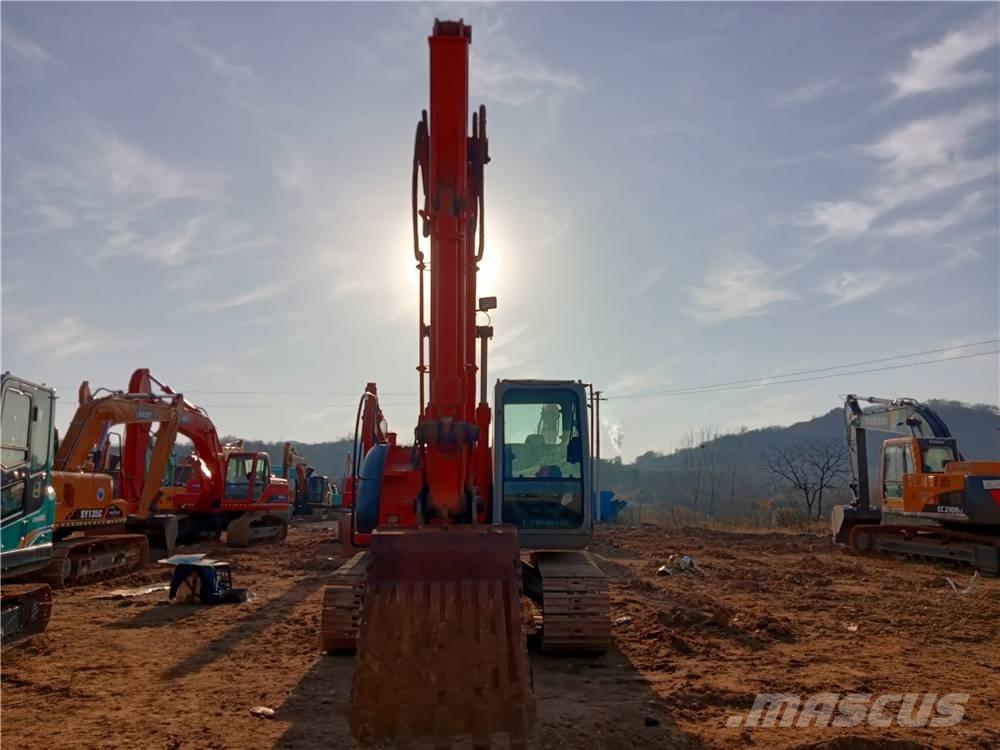 Hitachi ZX135US Pásové rýpadlá