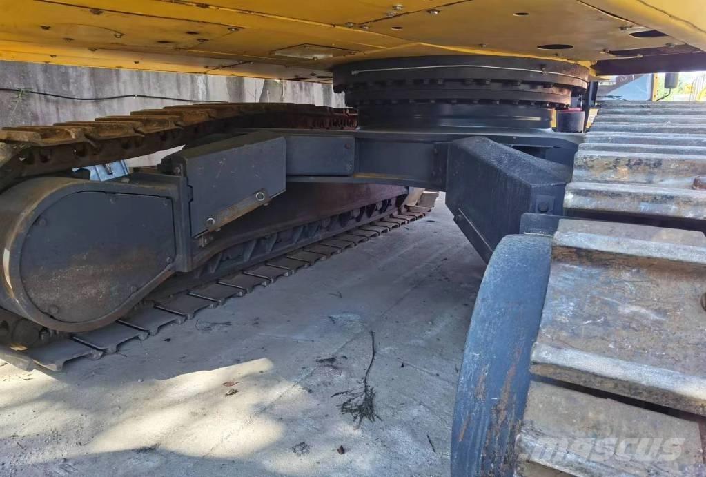 Komatsu PC 450 Pásové rýpadlá