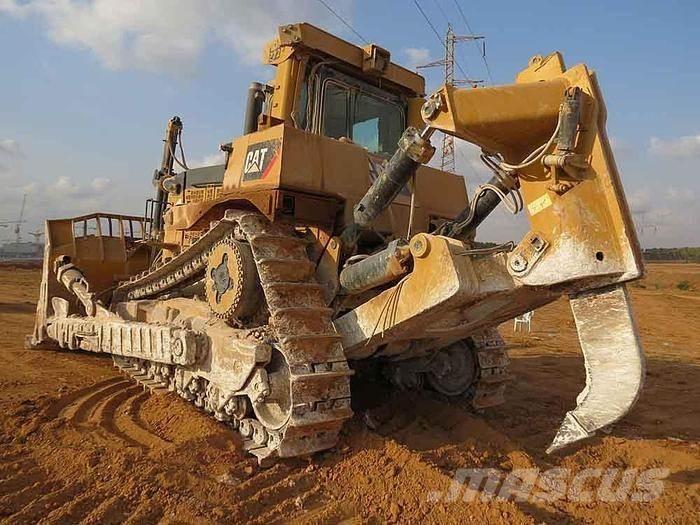 CAT D10 T Pásové dozéry