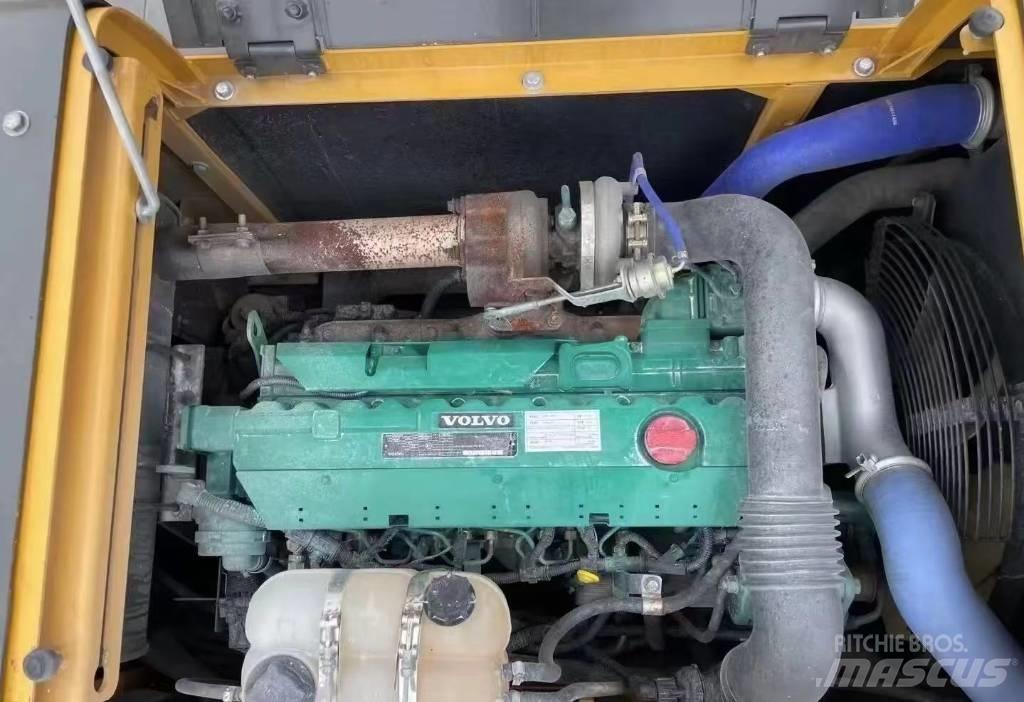 Volvo 210 Pásové rýpadlá