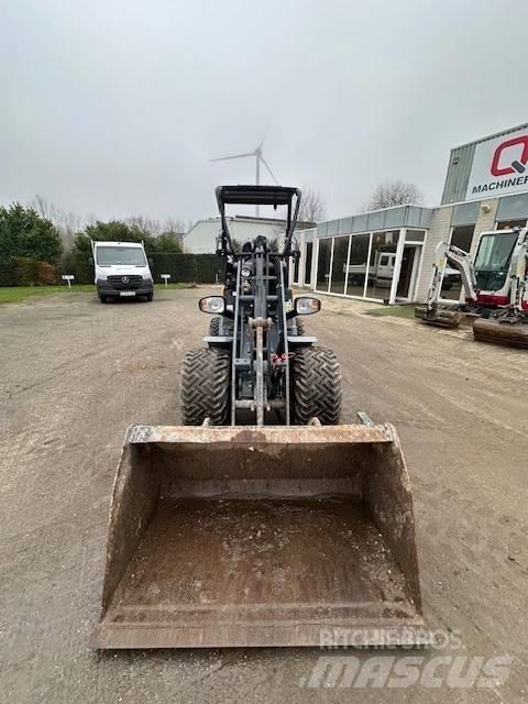 GiANT G2200 HD Kolesové nakladače