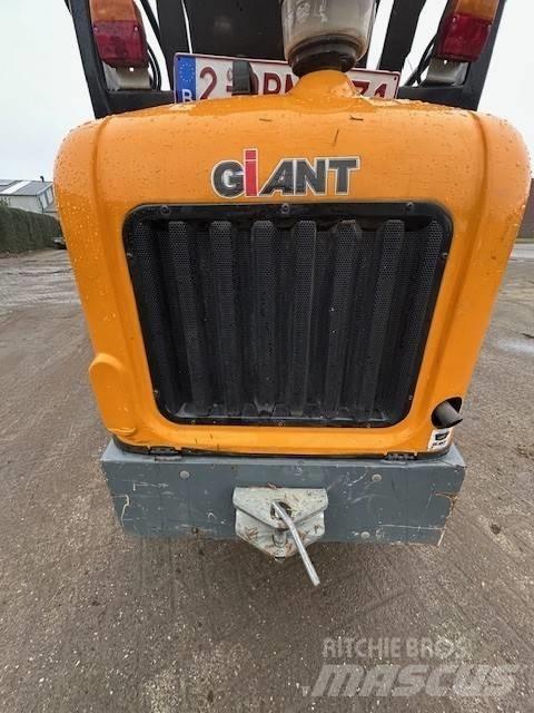 GiANT G2200 HD Kolesové nakladače