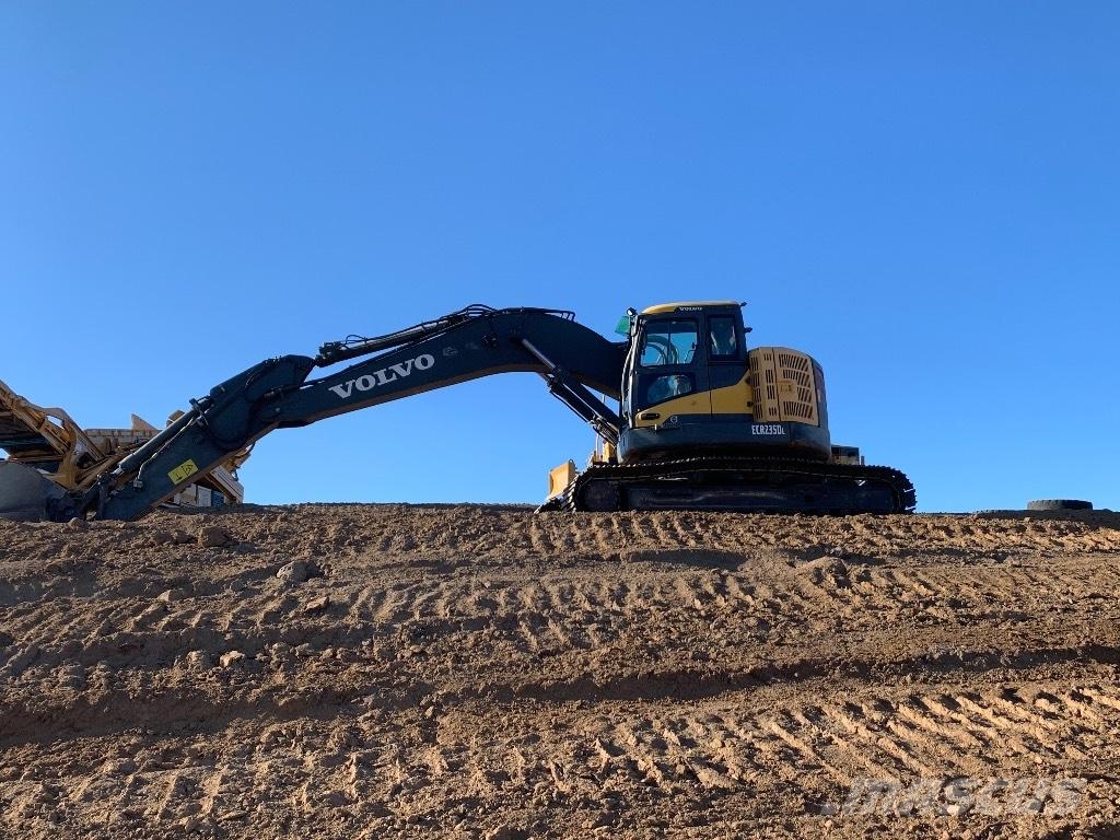 Komatsu 138 us -8 Pásové rýpadlá