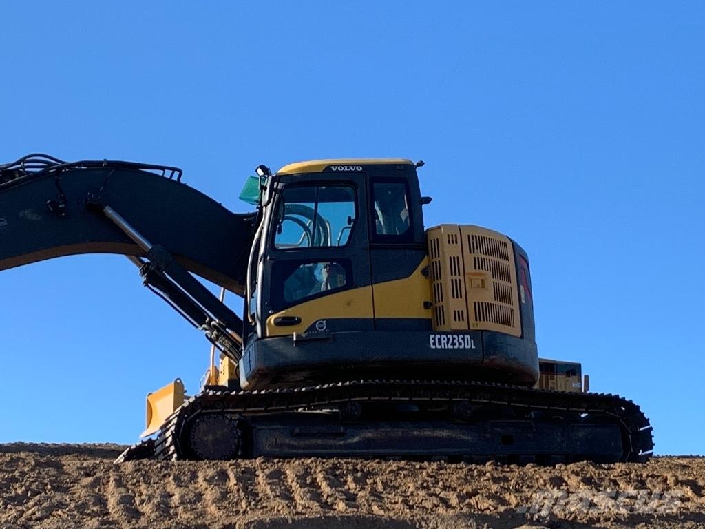 Komatsu 138 us -8 Pásové rýpadlá