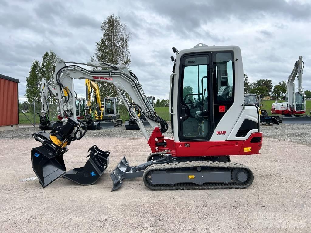 Takeuchi TB225 Mini rýpadlá < 7t