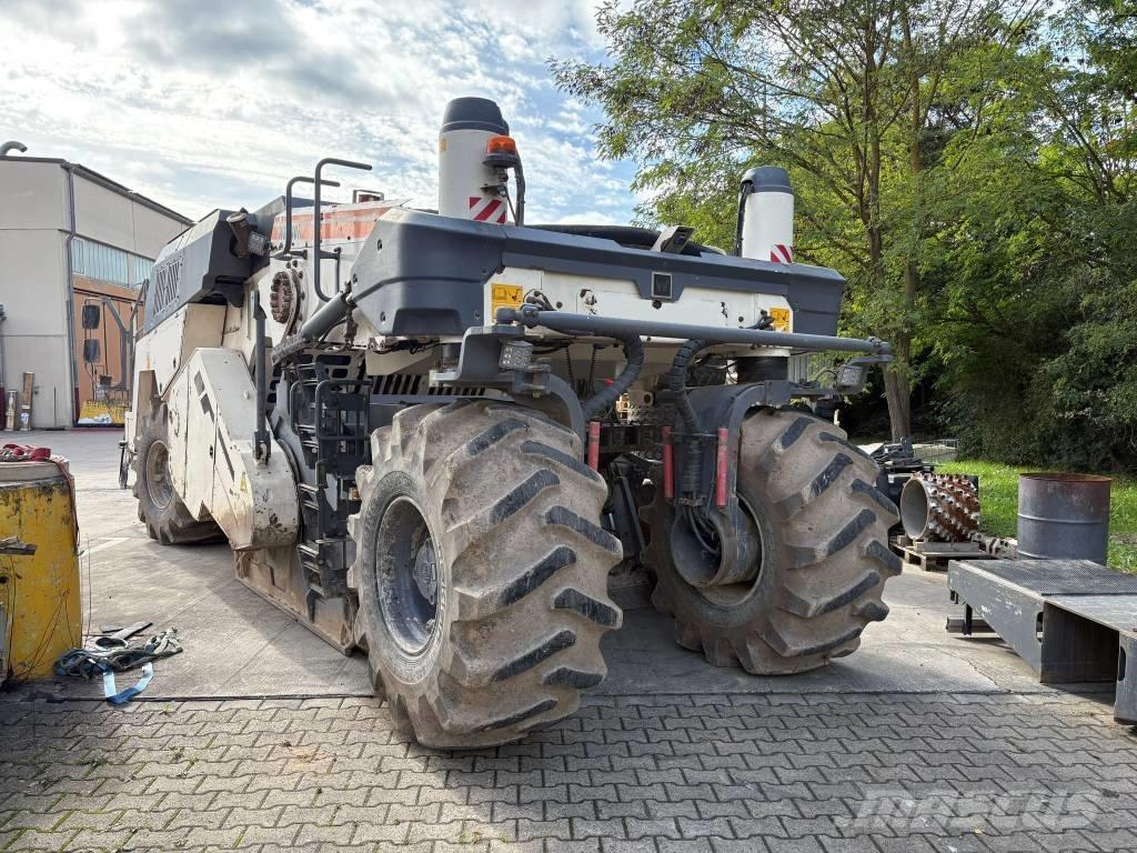 Wirtgen WR 240i Recyklovače asfaltu
