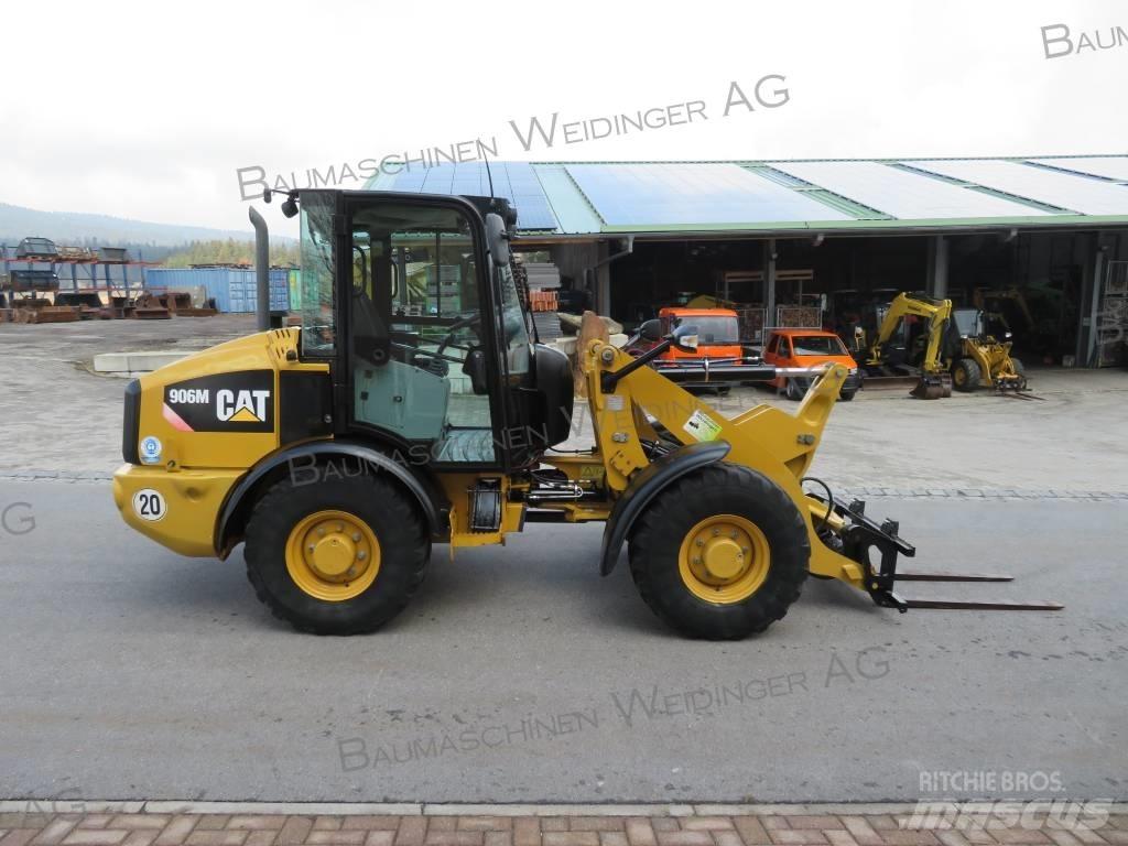 CAT 906M Kolesové nakladače