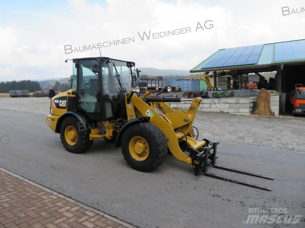 CAT 906M Kolesové nakladače