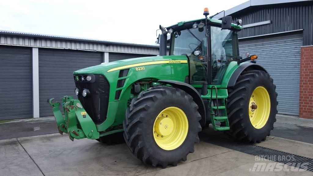 John Deere 8230 ILS Traktory