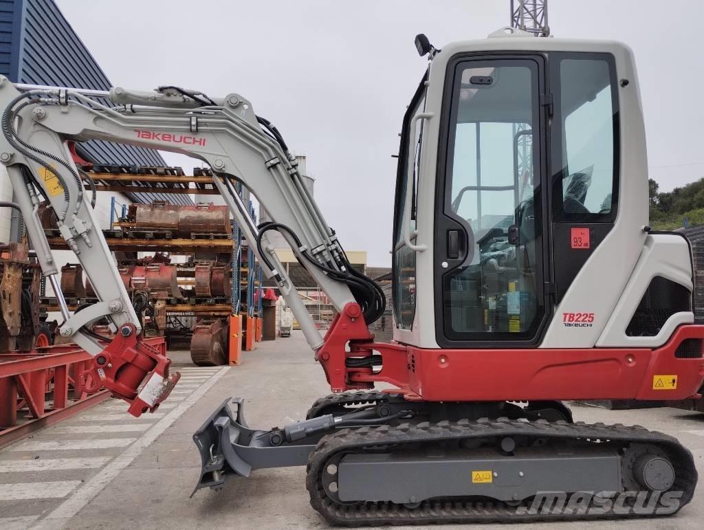 Takeuchi TB 225 Mini rýpadlá < 7t