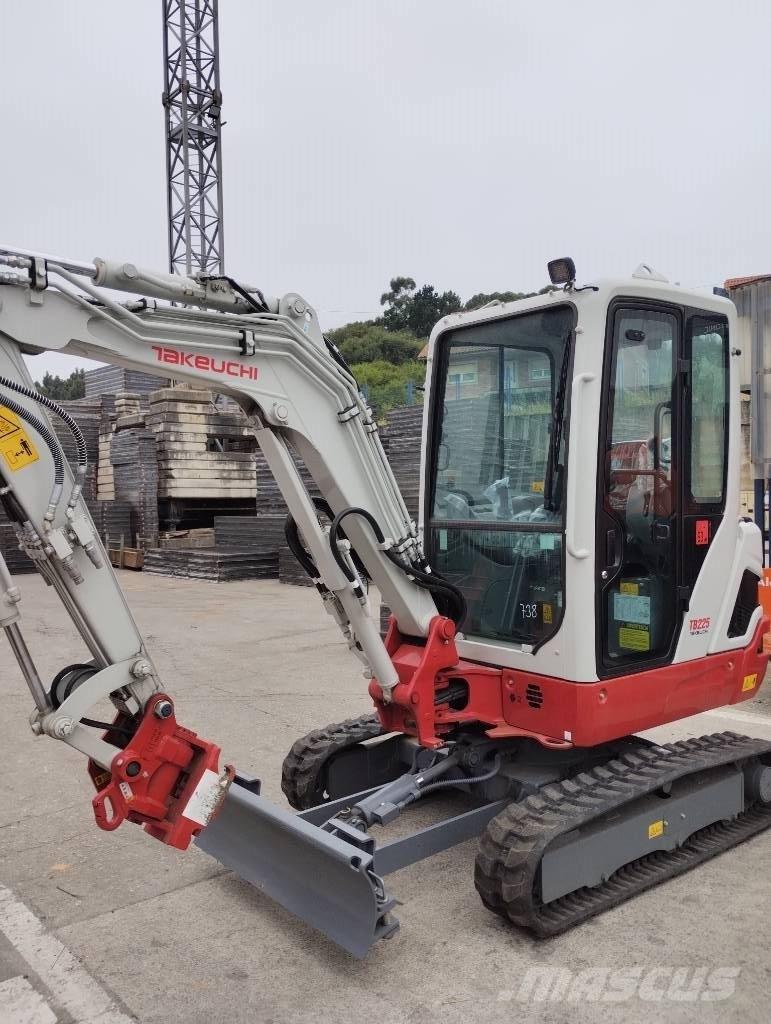 Takeuchi TB 225 Mini rýpadlá < 7t