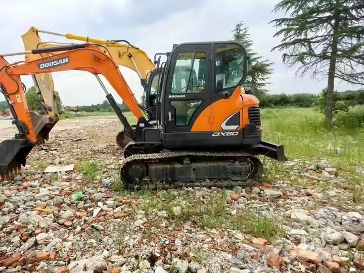 Doosan DX 60 Pásové rýpadlá