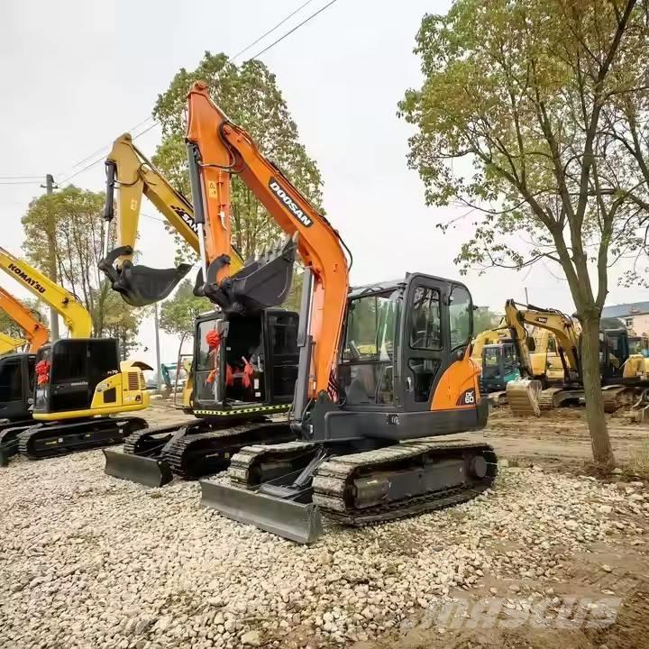 Doosan DX 60 Pásové rýpadlá