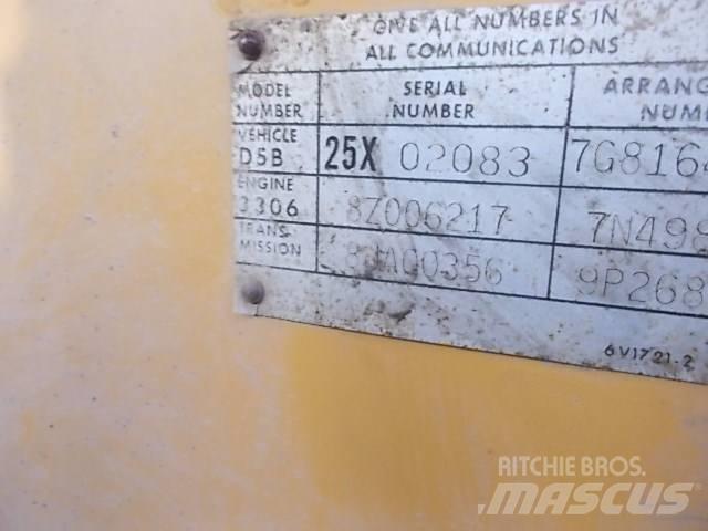 CAT D 5 B Pásové dozéry