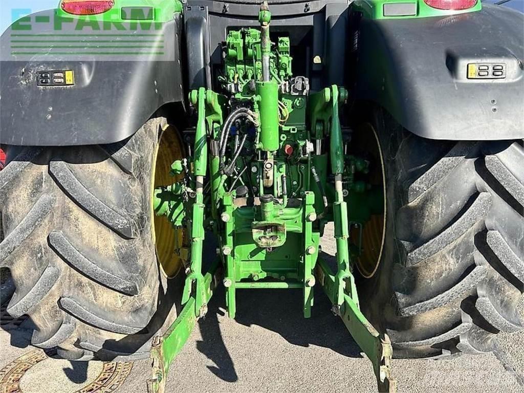 John Deere 6215r Traktory