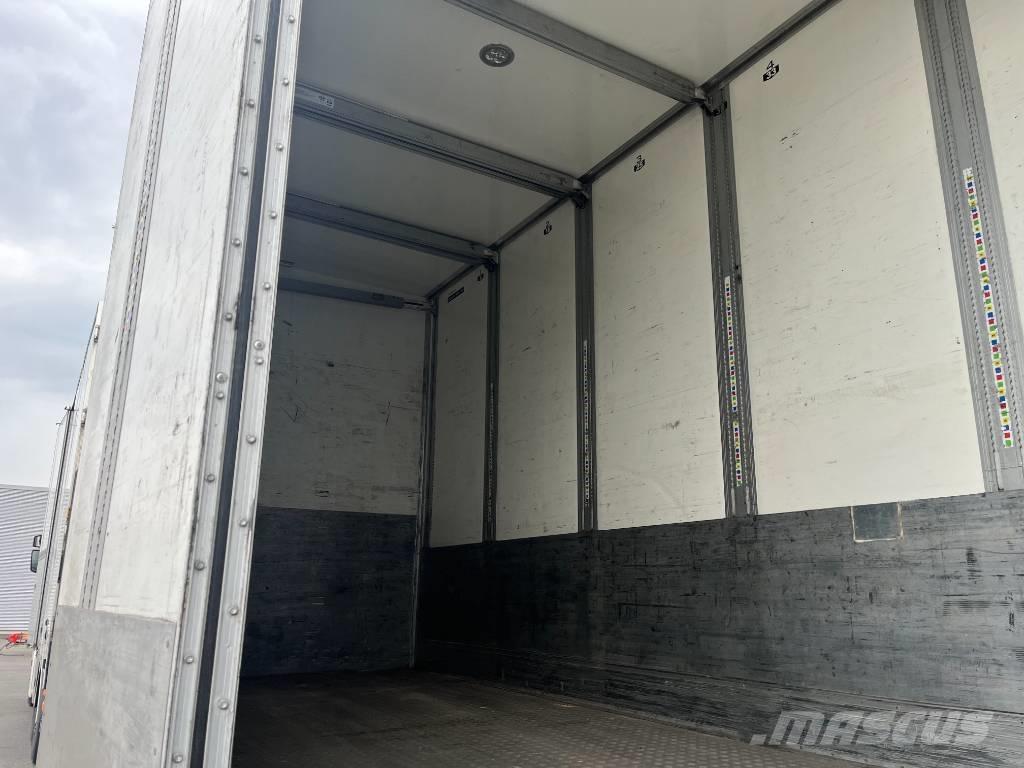 Ekeri X Skriňové prívesy