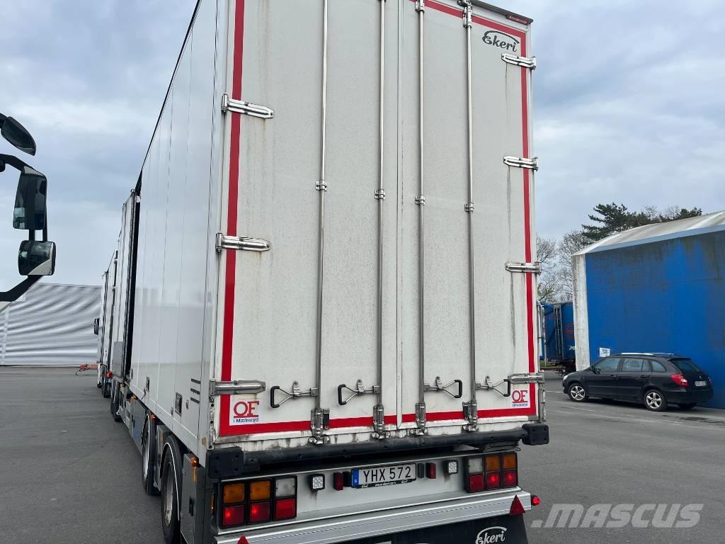 Ekeri X Skriňové prívesy