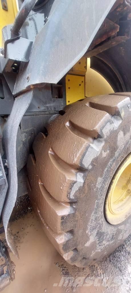 Komatsu WA470-8 Kolesové nakladače