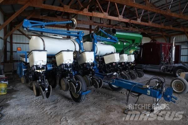 Kinze 3200 12R30 Sadiace stroje