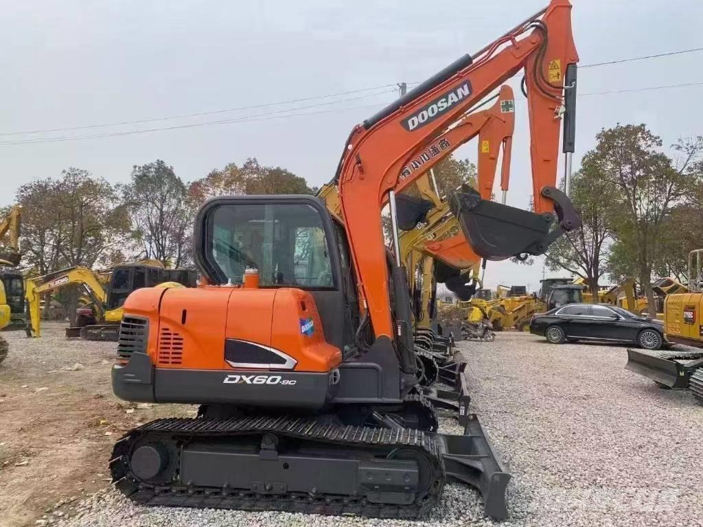 Doosan DX 60 Pásové rýpadlá