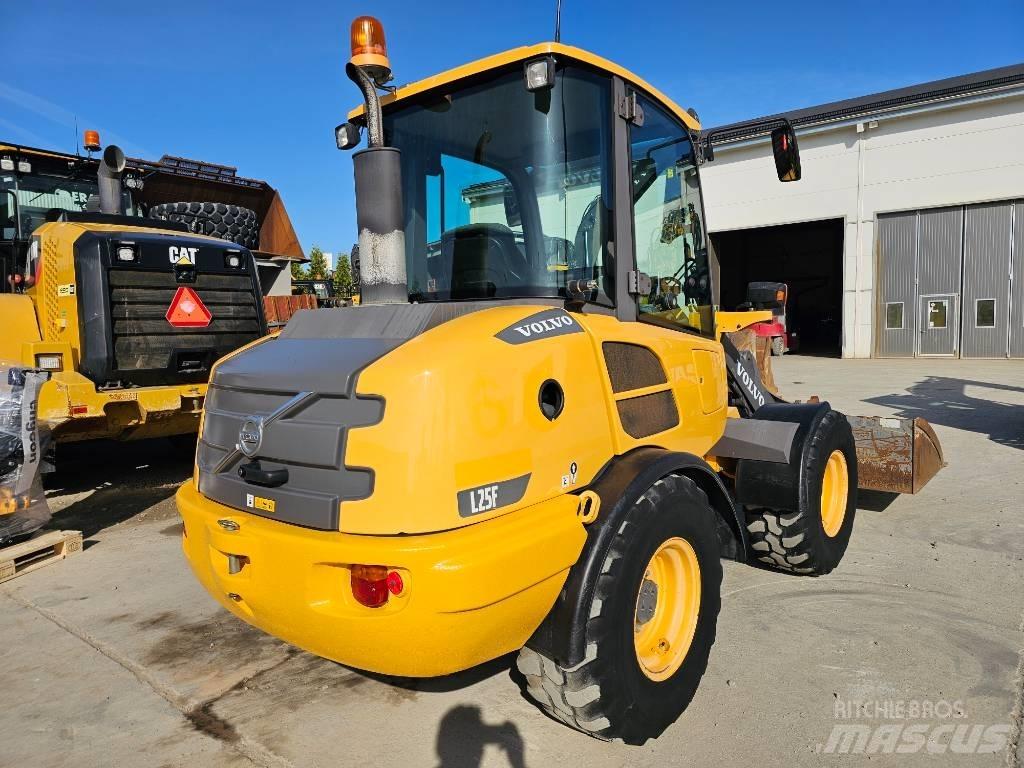 Volvo L 25 F Kolesové nakladače
