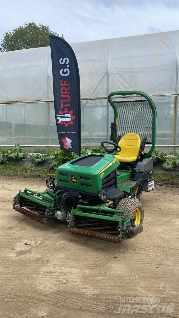 John Deere 2653 B Kosačky fervejí