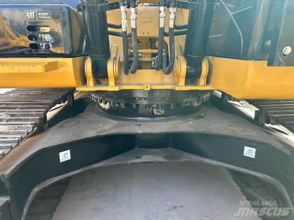 CAT 320 D2 Pásové rýpadlá