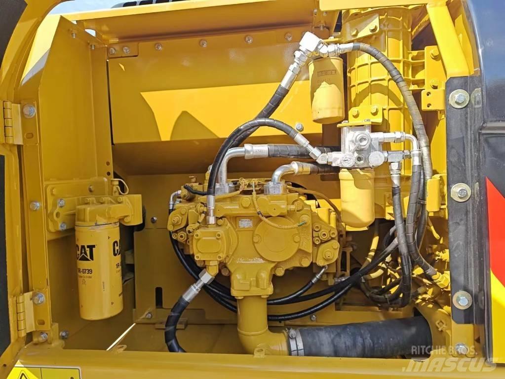 CAT 320 D2 Pásové rýpadlá