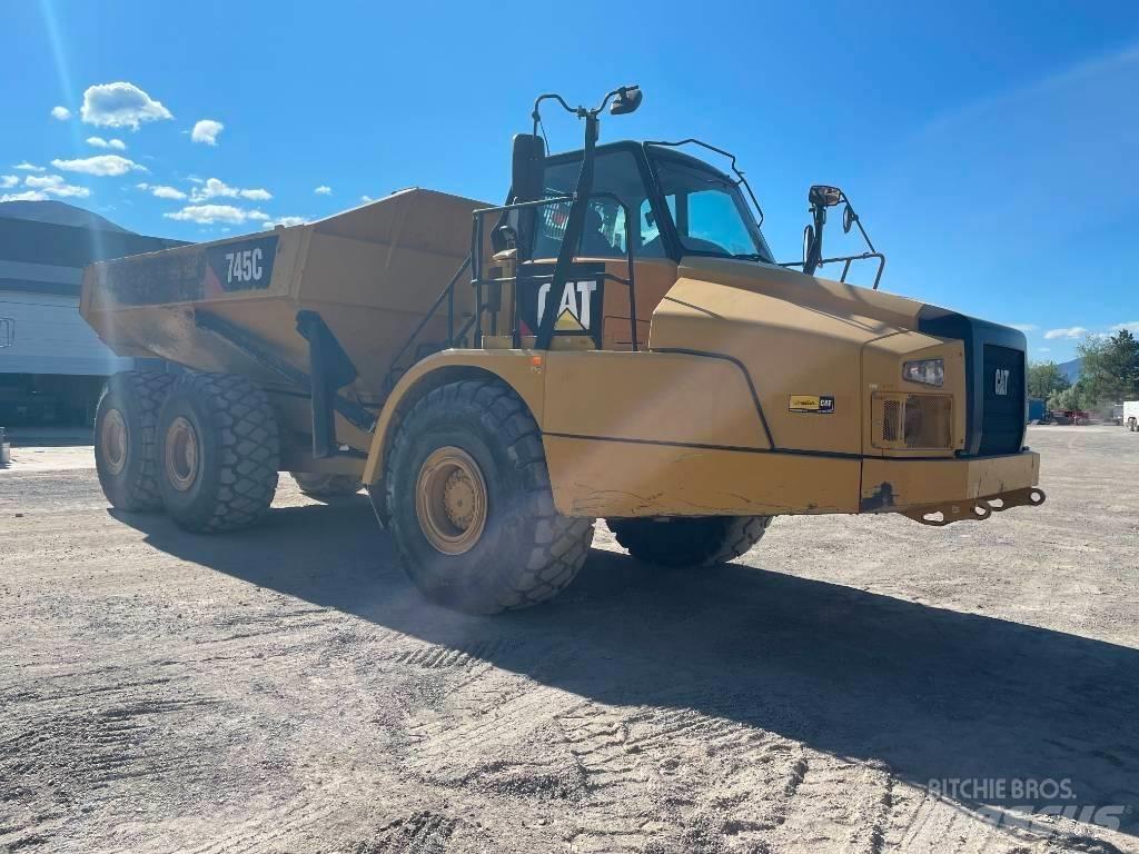 CAT 745 C Kĺbové nákladné autá