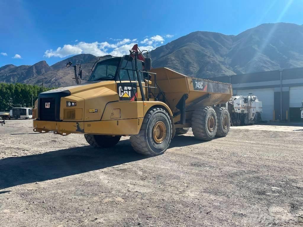 CAT 745 C Kĺbové nákladné autá