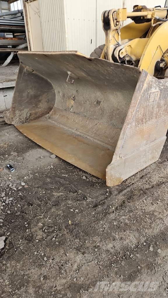 CAT 962 G Kolesové nakladače