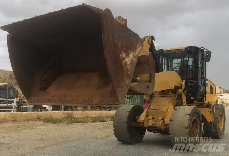 CAT 926M Kolesové nakladače