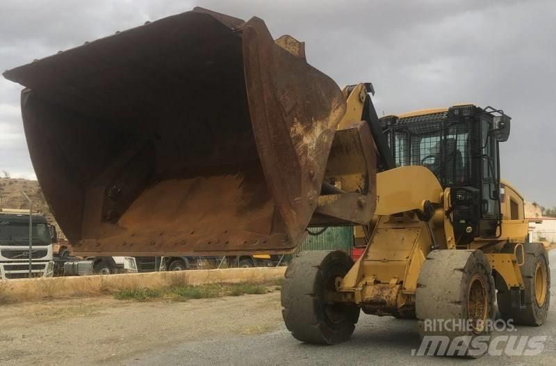 CAT 926M Kolesové nakladače
