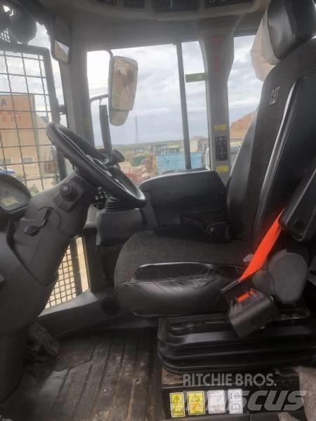 CAT 926M Kolesové nakladače