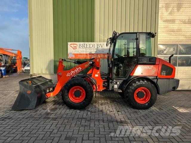 Kubota R 082 Kolesové nakladače