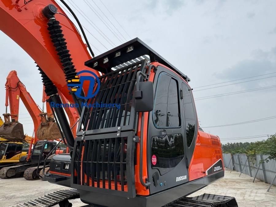 Doosan DX 225 LCA Pásové rýpadlá