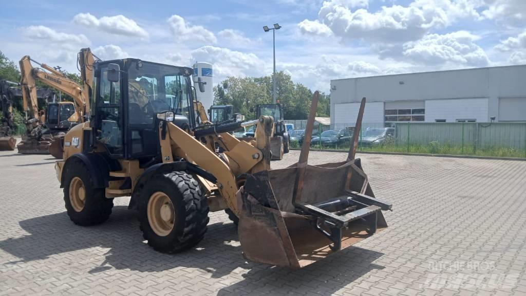 CAT 908 M Kolesové nakladače