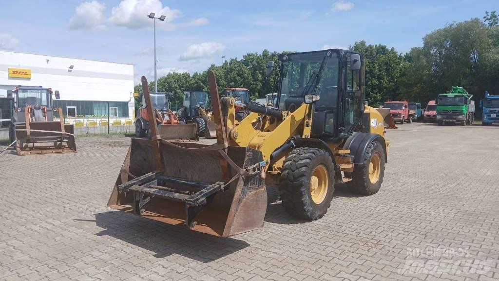 CAT 908 M Kolesové nakladače