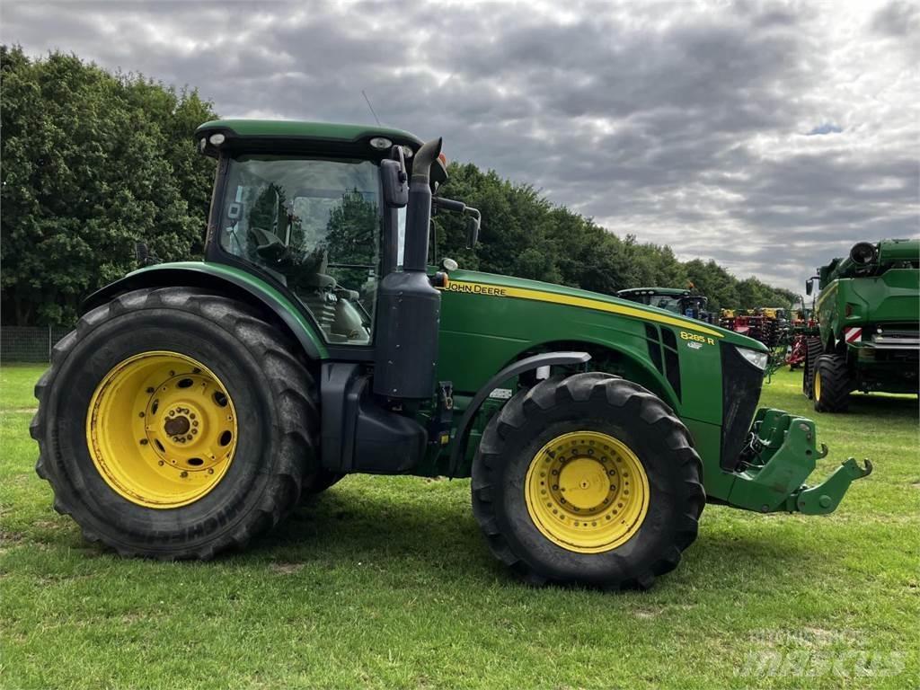 John Deere 8285R Traktory