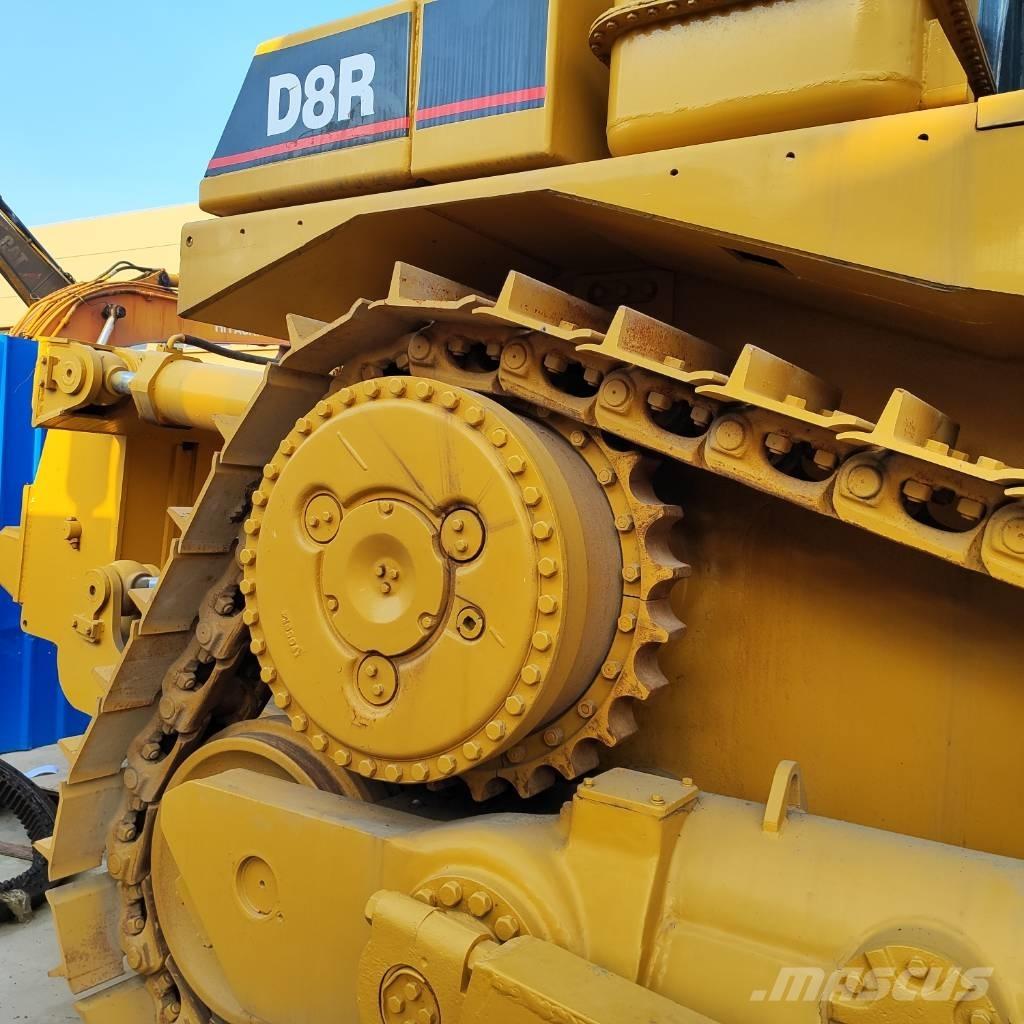 CAT D 8 R Pásové dozéry