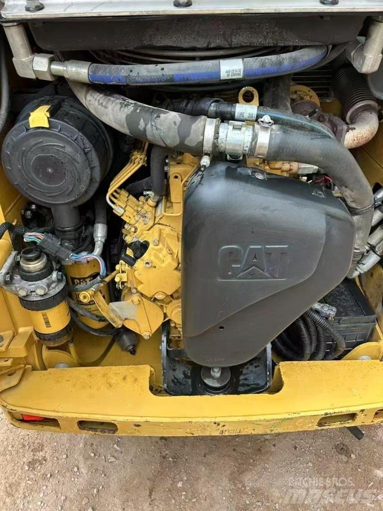 CAT 226 B 3 Šmykom riadené nakladače