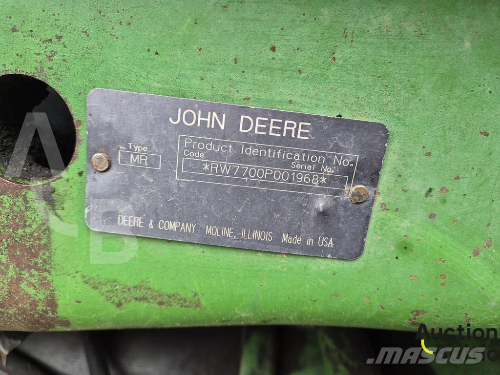 John Deere 7700 Lesné traktory