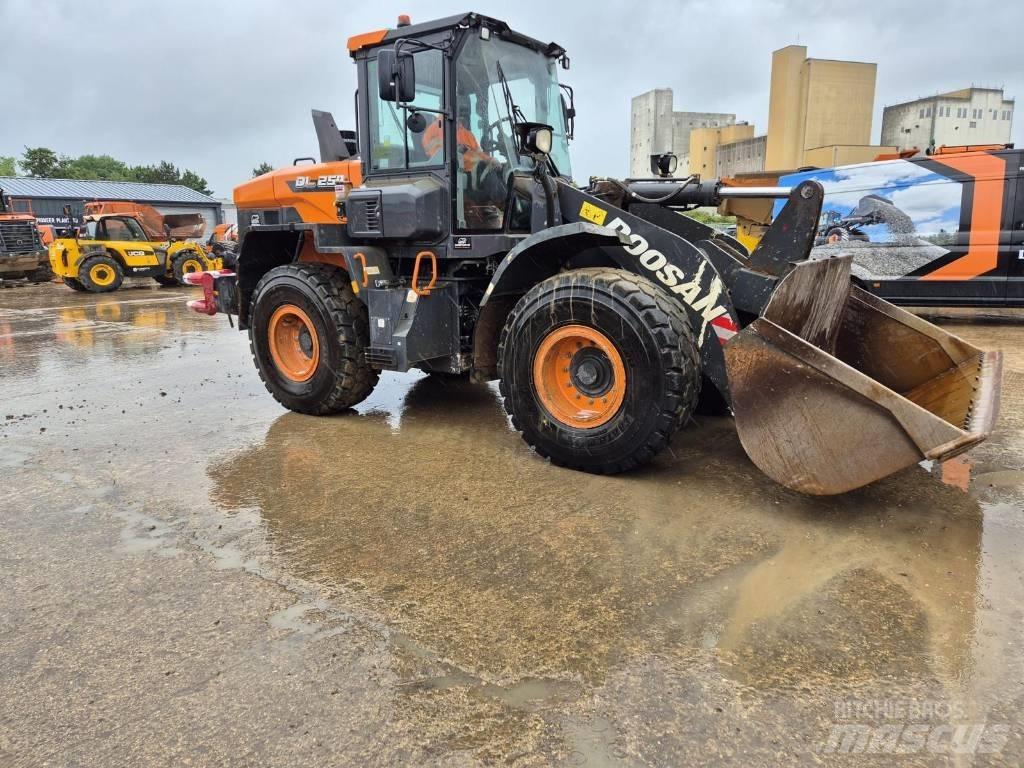 Doosan DL 250-7 Kolesové nakladače