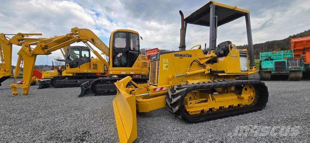Komatsu D 21 P-8 Pásové dozéry