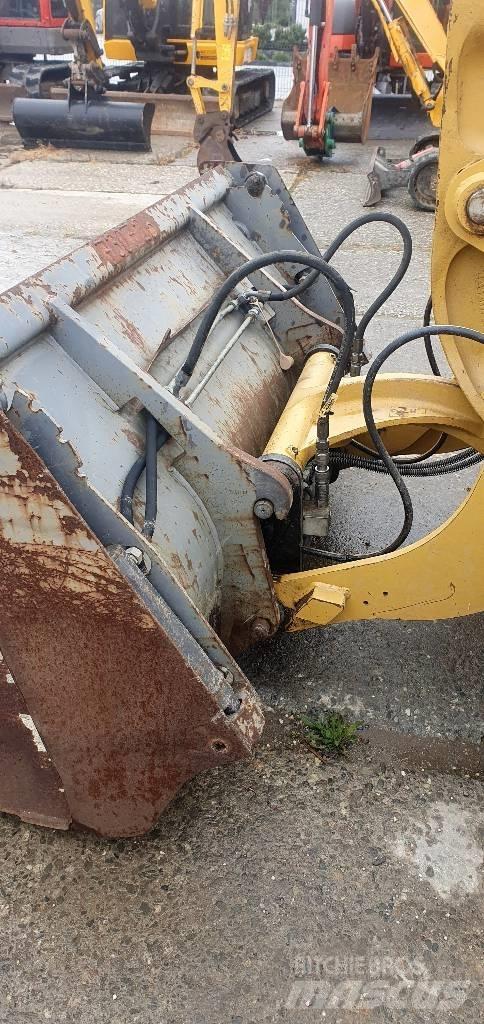 CAT 906M Kolesové nakladače