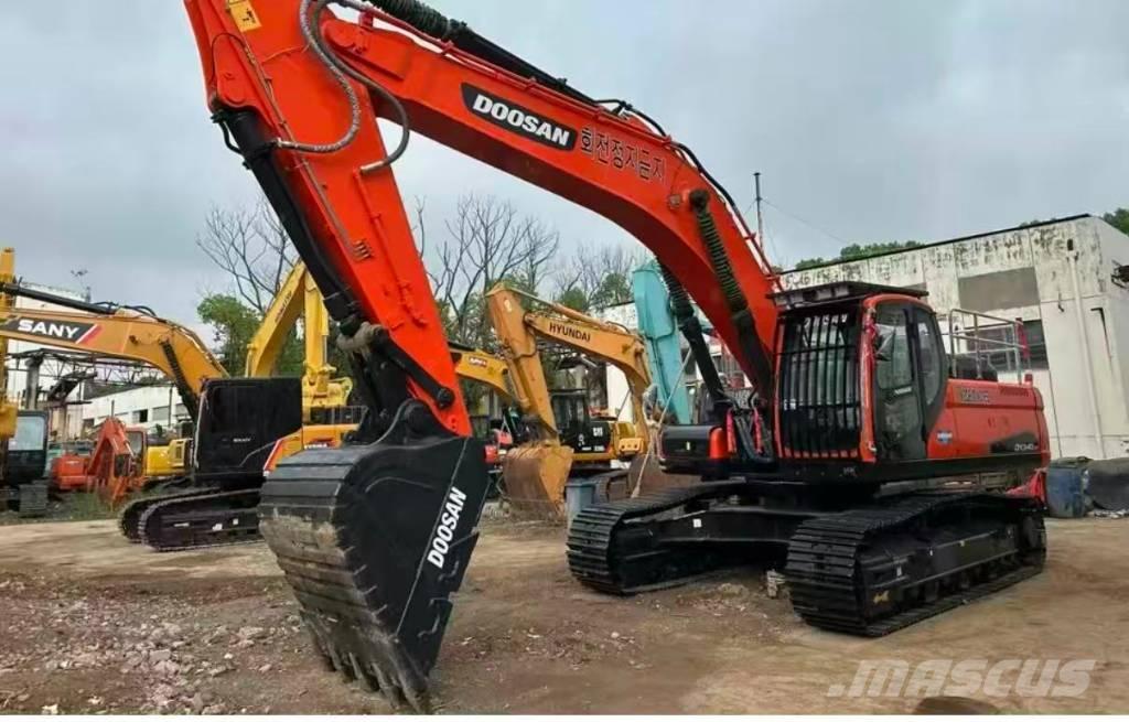 Doosan DX 340 Pásové rýpadlá