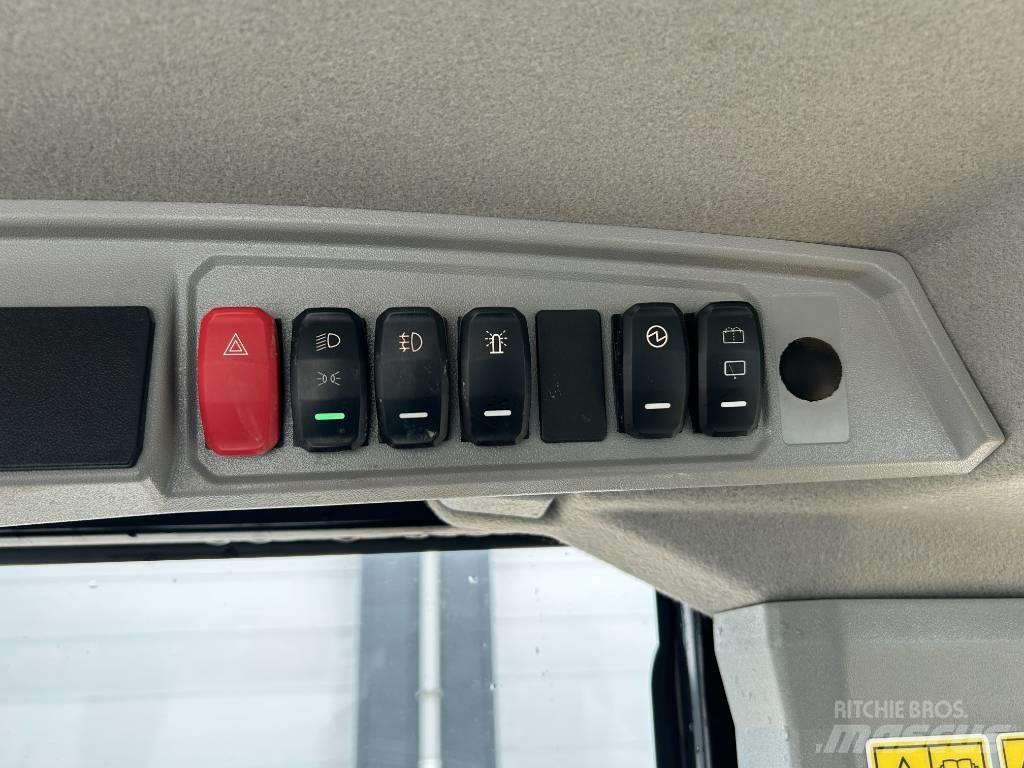 CAT 906 Šmykom riadené nakladače