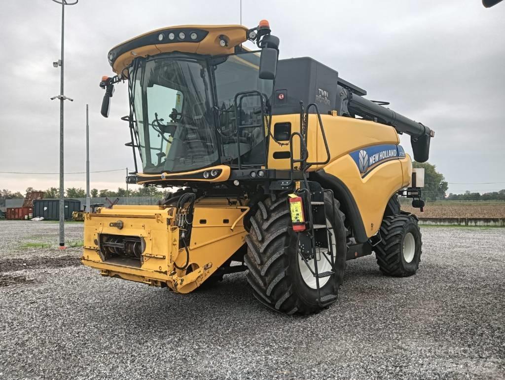 New Holland CR 7.90 Kombinované zberacie stroje