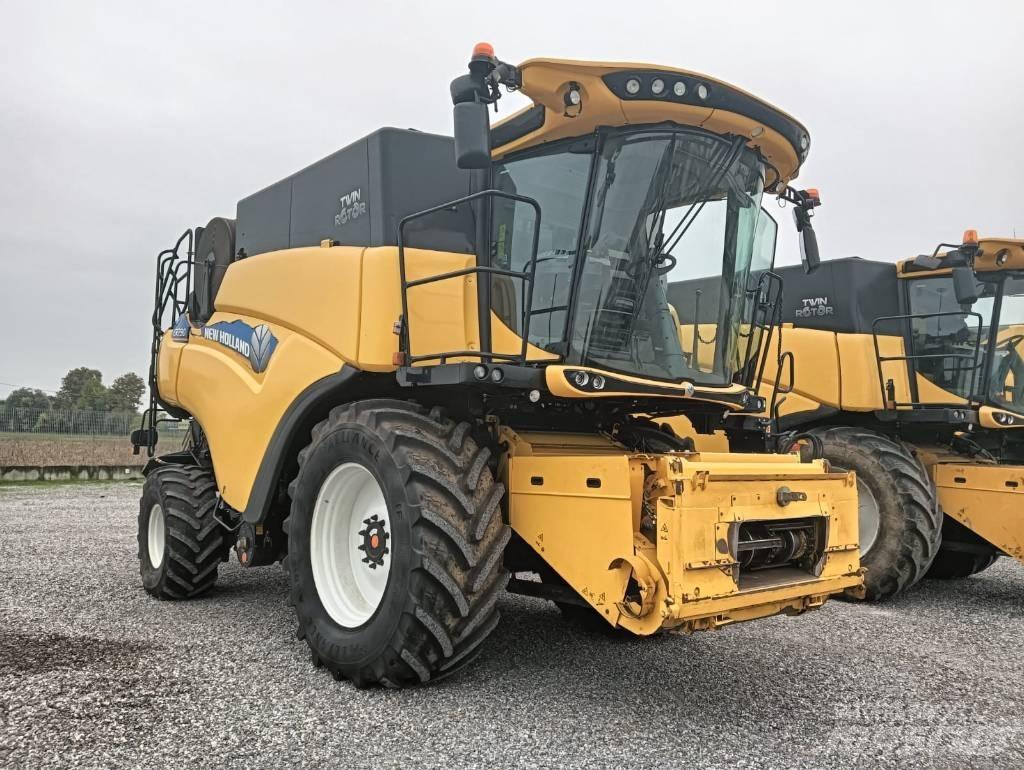 New Holland CR 7.90 Kombinované zberacie stroje